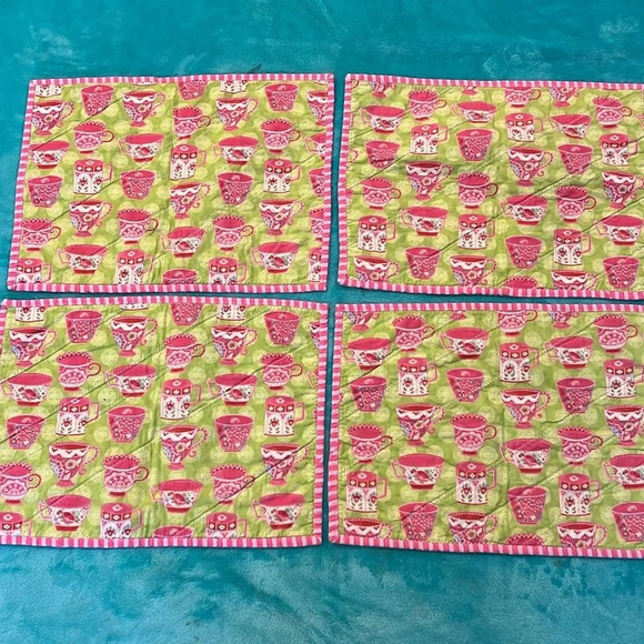 Homemade quilted placemats.  Set of 4, reversible. 2 beautiful designs - Picture 6 of 11